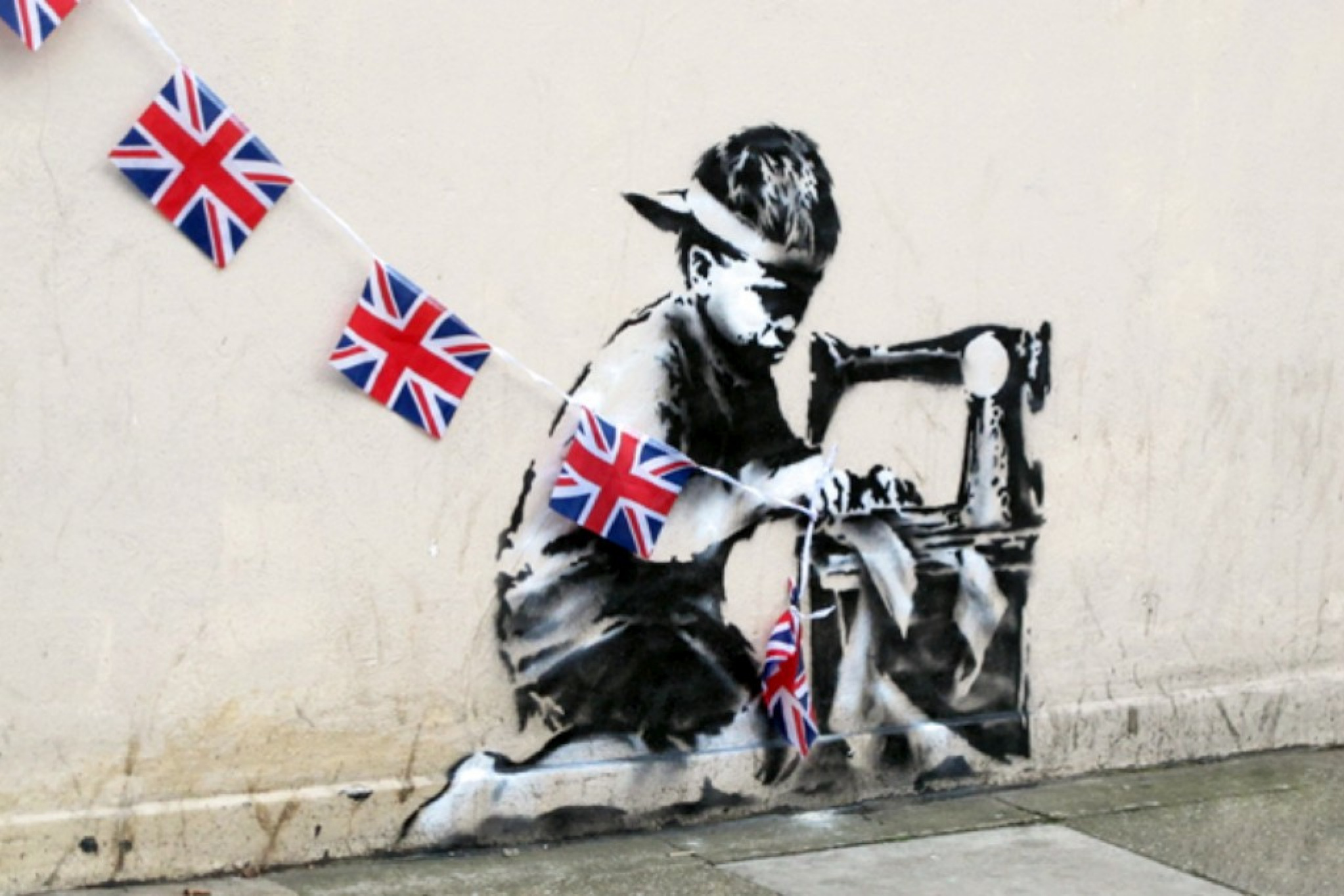 Бэнкси 2024. Картины граффити Бэнкси. Британский художник Бэнкси. Неизвестный художник граффити Бэнкси. Граффити Бэнкси в Лондоне.