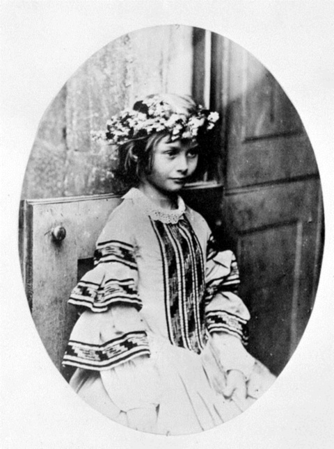 Алиса Плезенс Лидделл (Alice Pleasance Liddell. 4 мая 1852 — 15 ноября 1934) была четвертым ребенком