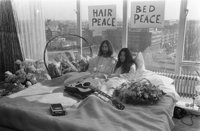 John Lennon and Yoko Ono at the first day of their Bed-In for Peace in the Amsterdam Hilton Hotel. 2 John Lennon and Yoko Ono at the first day of their Bed-In for Peace in the Amsterdam Hilton Hotel. 2