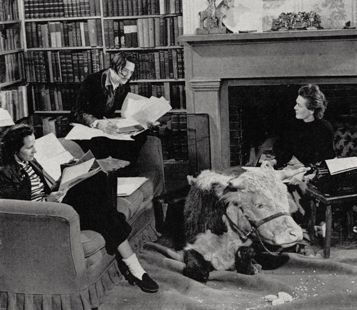 Salvador Dalí, Gala and Caresse Crosby in Hampton Manor, Virginia, 1941 Salvador Dalí, Gala and Caresse Crosby in Hampton Manor, Virginia, 1941