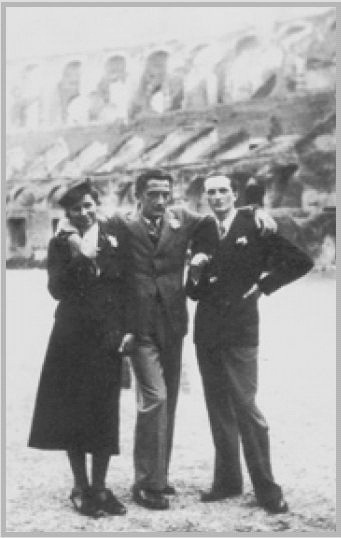 Гала, Сальвадор Дали и Эдвард Джеймс, Рим, 1930-е гг.
Летом 1935 года в Каталонии Эдвард Джеймс поз Гала, Сальвадор Дали и Эдвард Джеймс, Рим, 1930-е гг.
Летом 1935 года в Каталонии Эдвард Джеймс поз