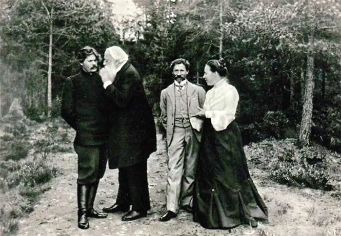 Максим Горький, Владимир Стасов, Илья Репин и Наталья Нордман в Пенатах. 18 августа 1904 г. Максим Горький, Владимир Стасов, Илья Репин и Наталья Нордман в Пенатах. 18 августа 1904 г.