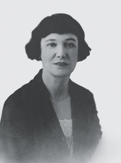 Beatrice Hastings in Paris, 1918.
Photo Source: tate.org.uk Beatrice Hastings in Paris, 1918.
Photo Source: tate.org.uk