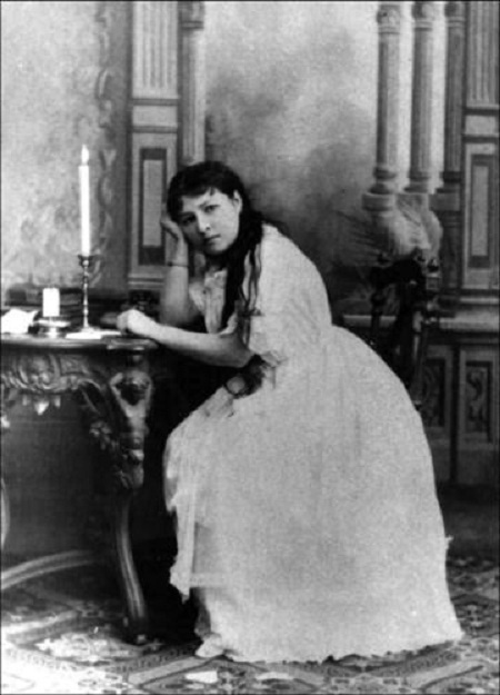 Со смерти Маруси минуло четыре года. В конце лета 1877 года Поленов возвращался поездом в Москву от Со смерти Маруси минуло четыре года. В конце лета 1877 года Поленов возвращался поездом в Москву от