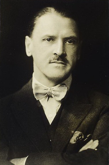 Somerset Maugham became notorious for his bisexuality. That time homosexuals were persecuted in Engl Somerset Maugham became notorious for his bisexuality. That time homosexuals were persecuted in Engl