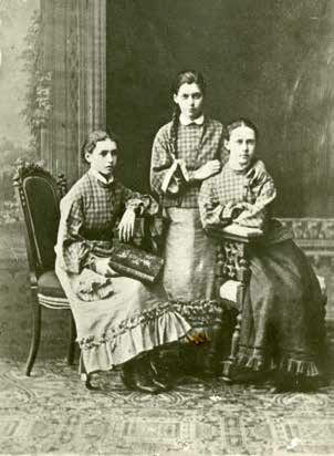 Надя и Маша Симонович, Оля Трубникова. Санкт-Петербург. 1879 Надя и Маша Симонович, Оля Трубникова. Санкт-Петербург. 1879