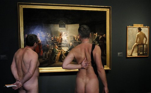Голое искусство – обнаженные перформансы и посетители музеев в неглиже