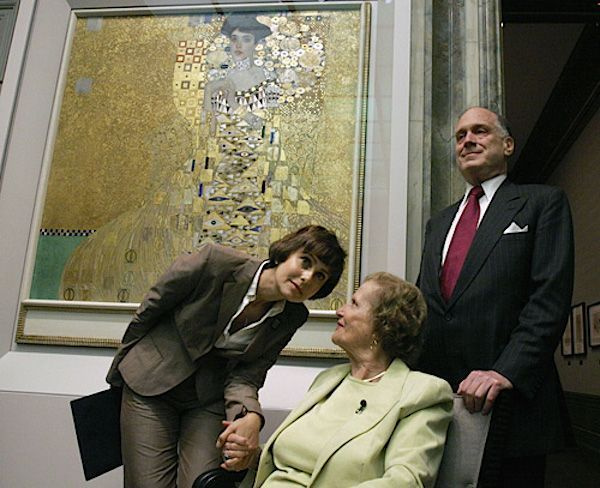 На фото: Мария Альтман и Рональд Лаудер, источник — www.neuegalerie.org На фото: Мария Альтман и Рональд Лаудер, источник — www.neuegalerie.org
