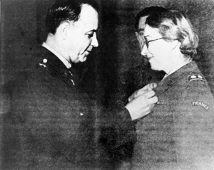 Роза Валлан, одна из коллег Жожара, записала название каждой картины, украденной нацистами из частны Роза Валлан, одна из коллег Жожара, записала название каждой картины, украденной нацистами из частны