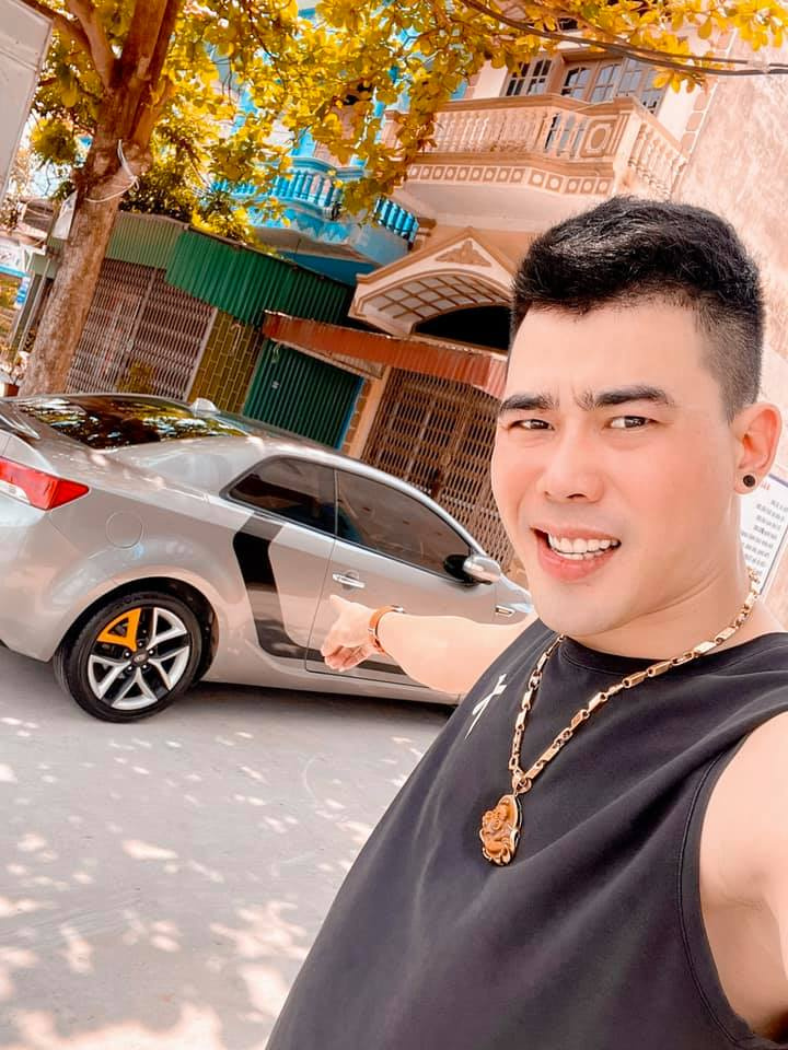 Gregor Hassanfari. Selfie With My Favorite Car