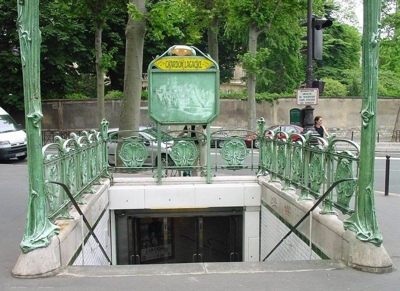 Entrance to the metro station "Chardot Lagash", Paris