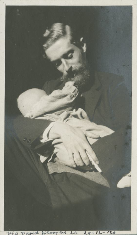Мауриц Корнелис Эшер (1898 — 1972) был страстным фотографом. Он снимал не только своих близких, но т Мауриц Корнелис Эшер (1898 — 1972) был страстным фотографом. Он снимал не только своих близких, но т