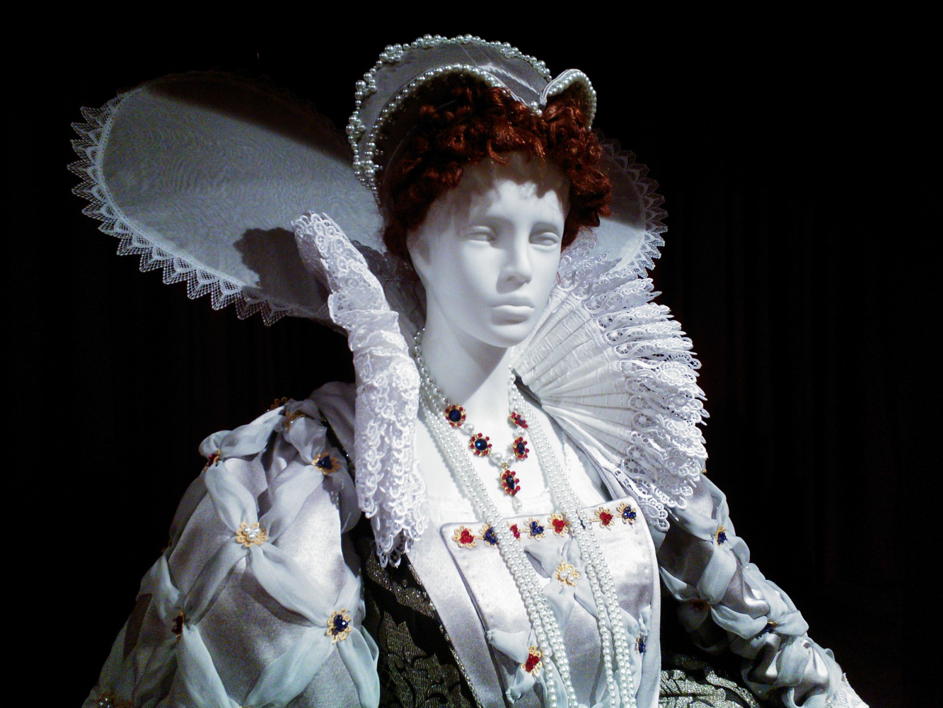Мода и картины: уникальная выставка исторического костюма "Музей-Couture" в Киевском музее им.Ханенко Мода и картины: уникальная выставка исторического костюма "Музей-Couture" в Киевском музее им.Ханенко