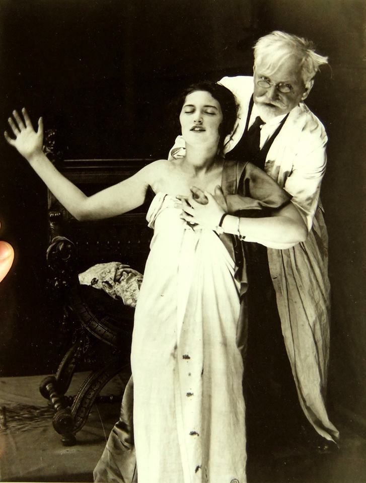Альфонс Муха и его модель, 1900 г. Альфонс Муха и его модель, 1900 г.