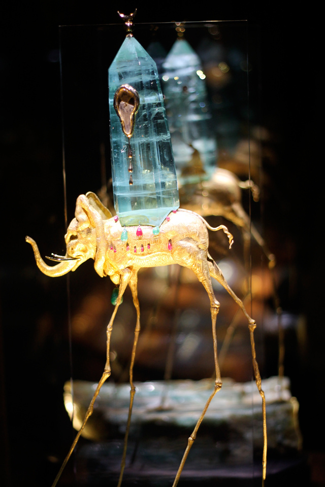 Salvador Dalí "The Space Elephant", 1961, gold, emeralds, rubies, diamonds,
aquamarine, clock with Salvador Dalí "The Space Elephant", 1961, gold, emeralds, rubies, diamonds,
aquamarine, clock with
