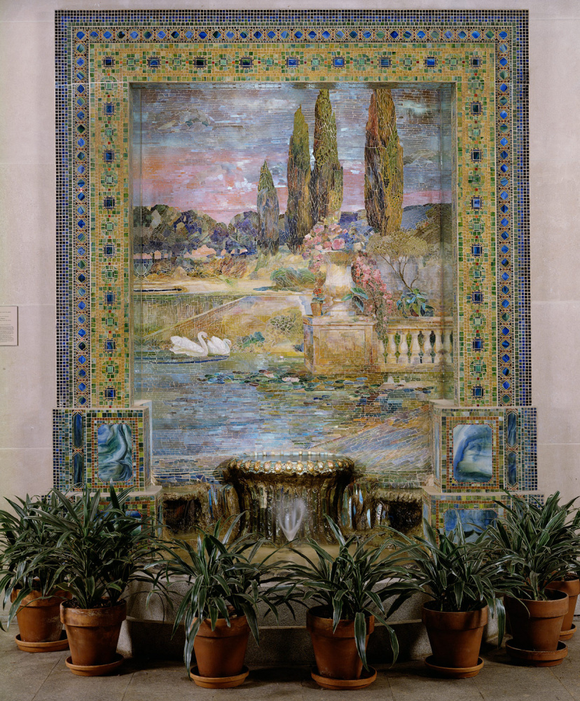 Мозаика «Пейзаж в саду», 1905−1915. Студия Тиффани. Стекло «фавриль»., 262.9×289.6 см. Метрополитен Мозаика «Пейзаж в саду», 1905−1915. Студия Тиффани. Стекло «фавриль»., 262.9×289.6 см. Метрополитен
