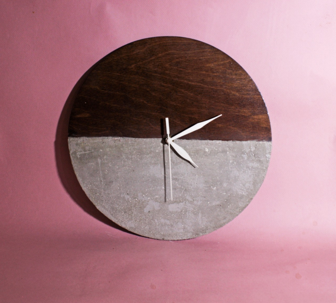 Anastasiya Demidova. Wood clock with concrete
