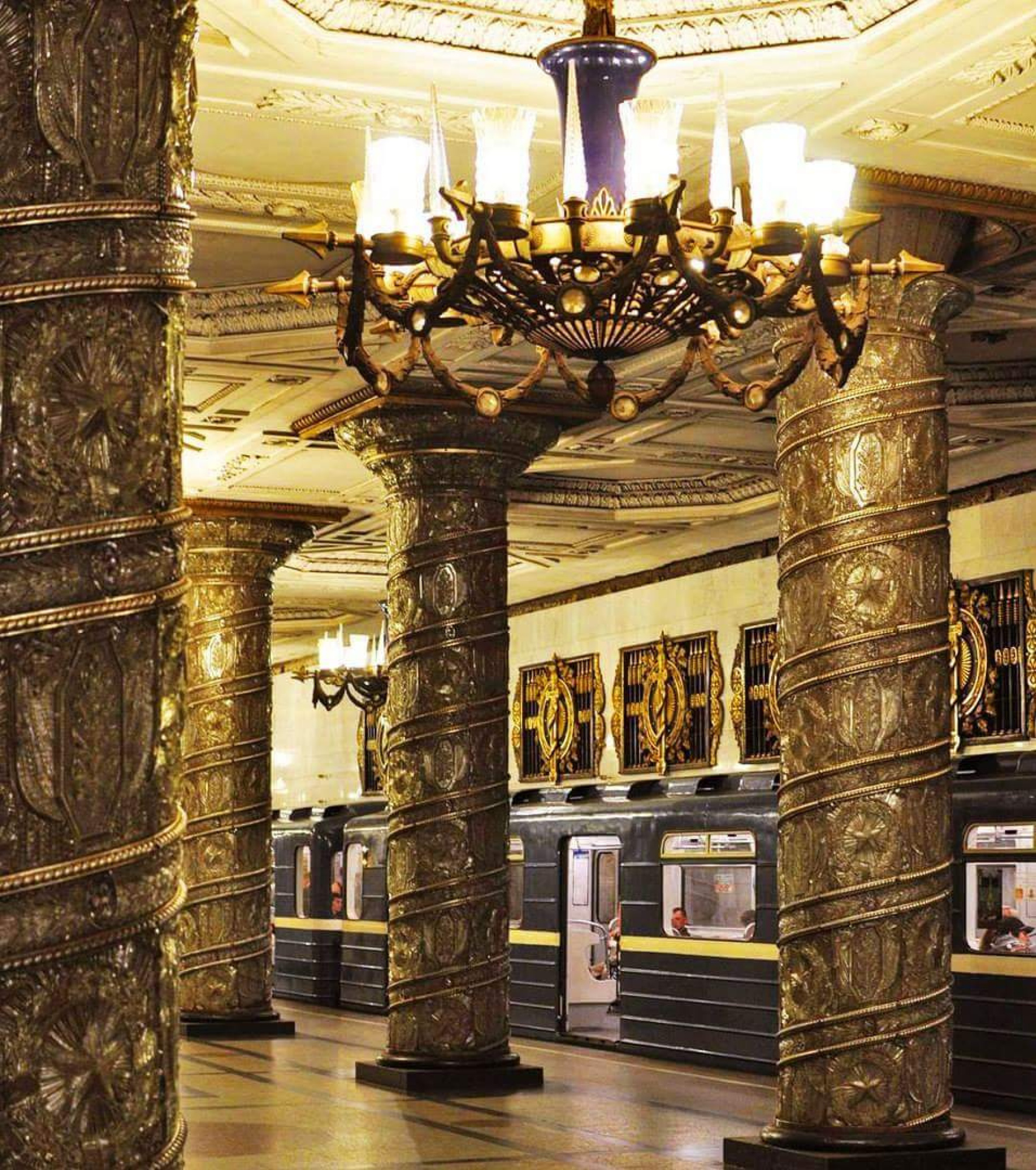 Самая красивая станция метро в петербурге