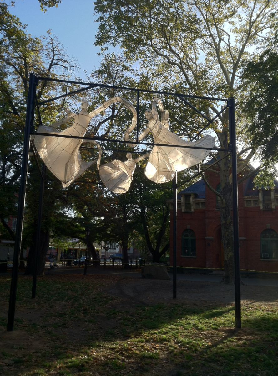 Интерактивная скульптура ДиБи Лампман в Tappan Park. Проста, как все гениальное. При дуновении ветра Интерактивная скульптура ДиБи Лампман в Tappan Park. Проста, как все гениальное. При дуновении ветра