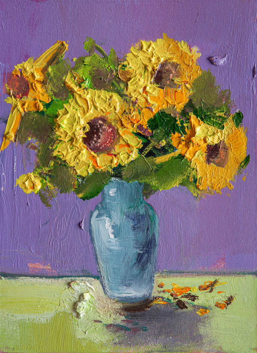 Leah Gomes. Bouquet of sunflowers in a blue vase