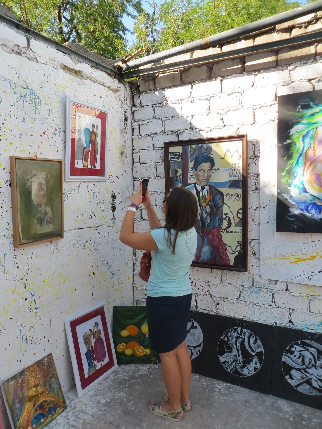 "Second hand современного искусства" в Одессе: солнце, майки, арт-пикник "Second hand современного искусства" в Одессе: солнце, майки, арт-пикник