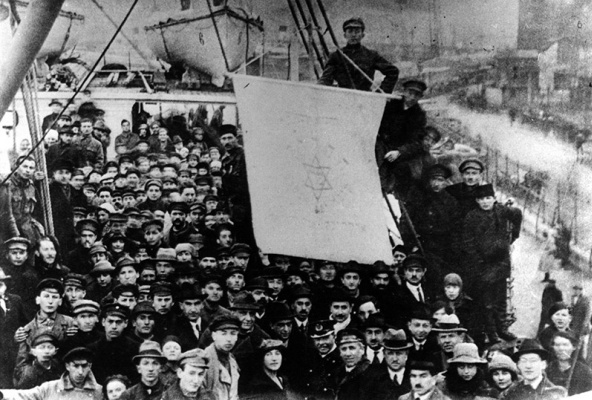 Пароход «Руслан». 1919 (из фондов Музея истории евреев Одессы) Пароход «Руслан». 1919 (из фондов Музея истории евреев Одессы)