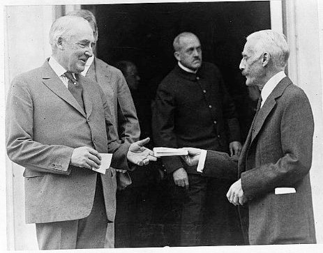 Andrew Mellon (right) and the 29th US President Warren Harding. Andrew Mellon (right) and the 29th US President Warren Harding.