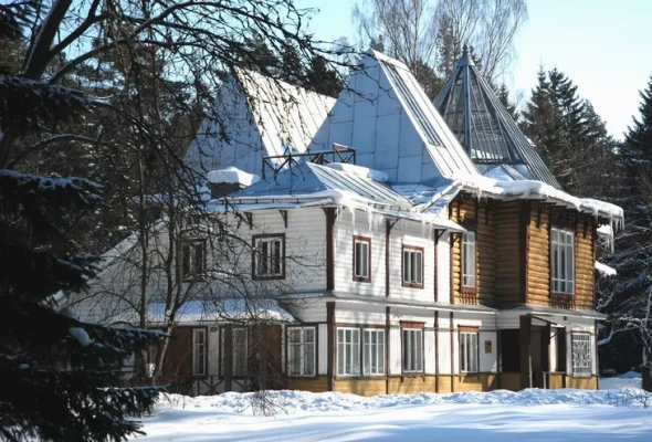 Дом Репина и Нордман в Куоккале. Современный вид (во время Второй мировой войны он был разрушен, а в 1960-е — полностью восстановлен). Фото: nimrah.ru Дом Репина и Нордман в Куоккале. Современный вид (во время Второй мировой войны он был разрушен, а в 1960-е — полностью восстановлен). Фото: nimrah.ru
