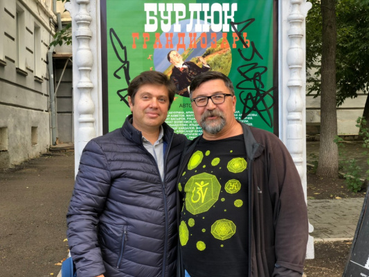 …А мои статьи и книги есть на выставке «Бурлюк Грандиозарь». Ее организовал мой друг, московский худ …А мои статьи и книги есть на выставке «Бурлюк Грандиозарь». Ее организовал мой друг, московский худ