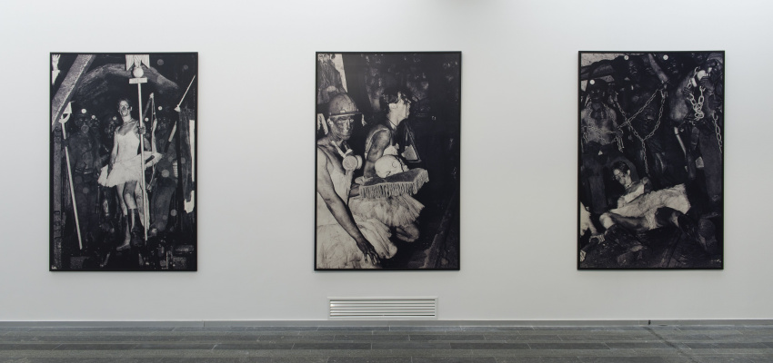 Арсен Савадов. Из серии «Донбасс-Шоколад», 1997, цветная и черно-белая фотография.
Серия худфото «п Арсен Савадов. Из серии «Донбасс-Шоколад», 1997, цветная и черно-белая фотография.
Серия худфото «п