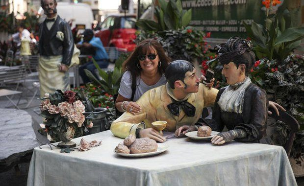 За 50 лет работы Сьюард Джонсон (Seward Johnson) создал множество скульптур, которые, как зеркало, о За 50 лет работы Сьюард Джонсон (Seward Johnson) создал множество скульптур, которые, как зеркало, о
