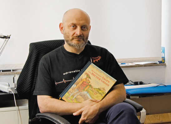 — …а рисовать я начал еще в детсаду, наверное, как и все дети. Позже пошел «классическим путем» — с — …а рисовать я начал еще в детсаду, наверное, как и все дети. Позже пошел «классическим путем» — с