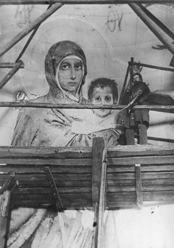 Более 10 лет работал художник над оформлением Владимирского собора. К 1896 году — 15 композиций и 30 Более 10 лет работал художник над оформлением Владимирского собора. К 1896 году — 15 композиций и 30