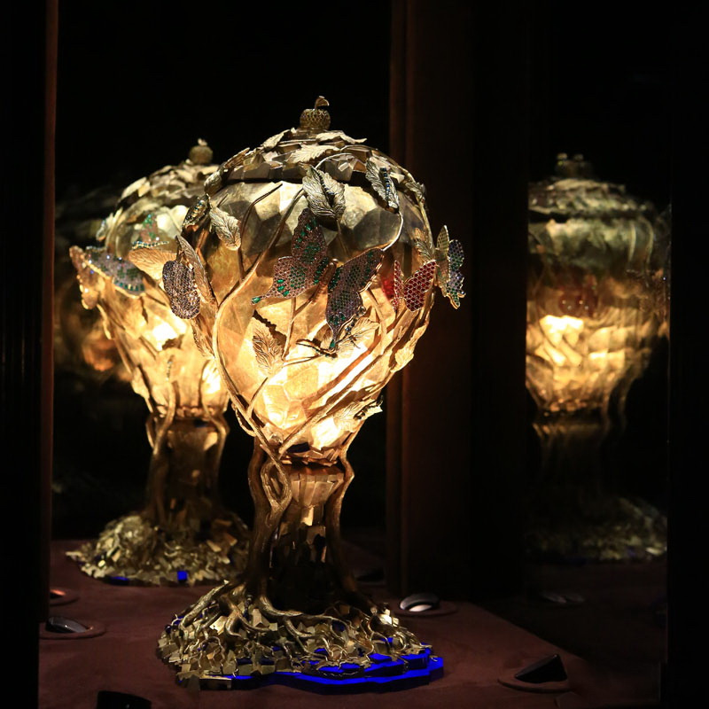 S. Dali "Chalice of Life", 1965, gold, yellow diamonds, rubies, sapphires, emeralds, lapis lazuli, w S. Dali "Chalice of Life", 1965, gold, yellow diamonds, rubies, sapphires, emeralds, lapis lazuli, w