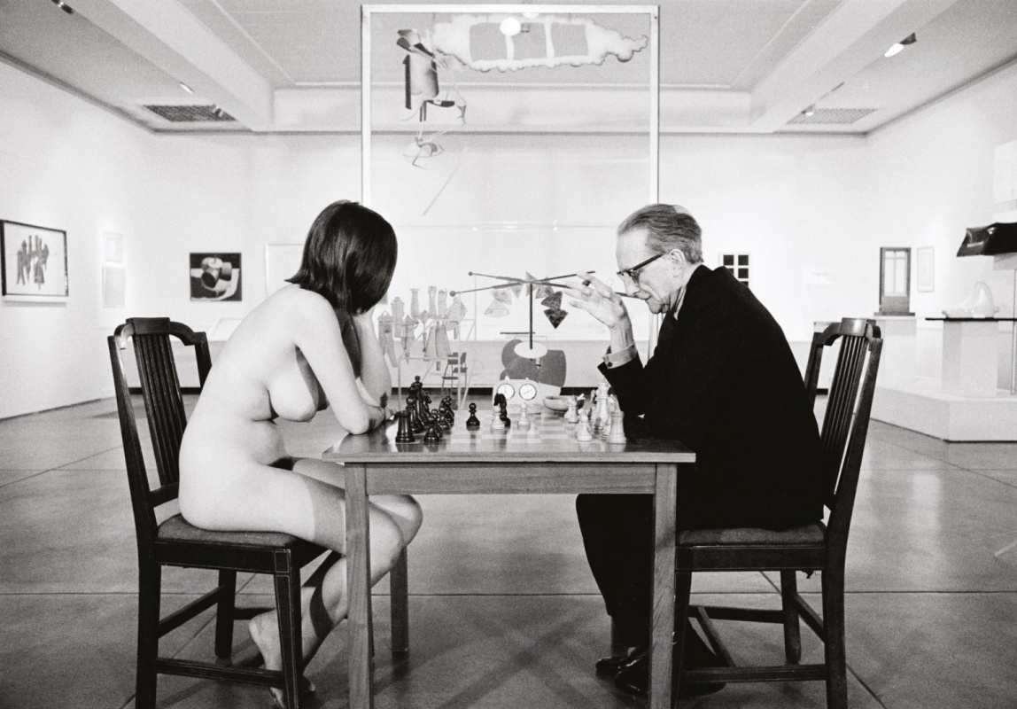 Duchamp Playing Chess With A Nude (Eve Babitz) at Pasadena Art Museum, October 18, 1963. Duchamp Playing Chess With A Nude (Eve Babitz) at Pasadena Art Museum, October 18, 1963.