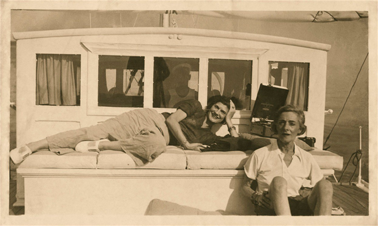Мизиа Серт и Коко Шанель, 1935. Источник: www.francetoday.com Мизиа Серт и Коко Шанель, 1935. Источник: www.francetoday.com