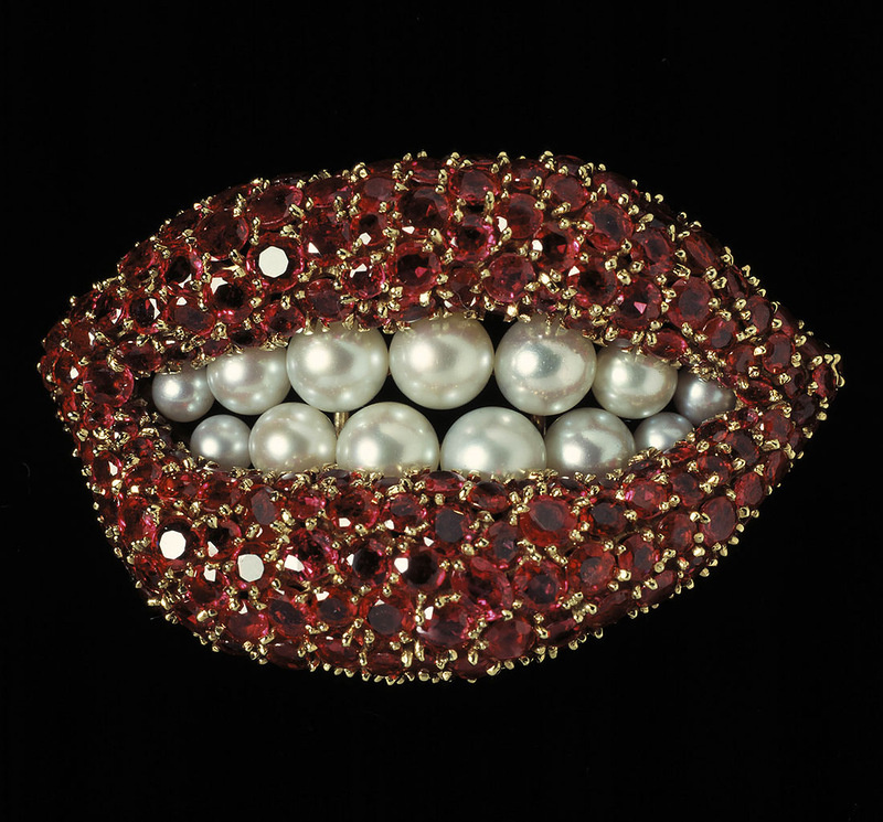 Salvador Dalí "Ruby Lips", 1949, gold, rubies, pearls Salvador Dalí "Ruby Lips", 1949, gold, rubies, pearls