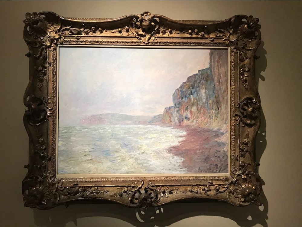 Клод Моне, «Прибрежные скалы, пасмурная погода» (1882) на стенде галереи Dickinson. Фото: Lorena Muñ Клод Моне, «Прибрежные скалы, пасмурная погода» (1882) на стенде галереи Dickinson. Фото: Lorena Muñ