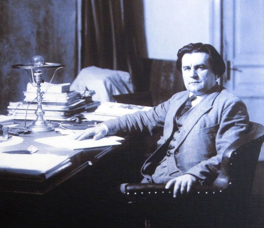 Malevich with dictionary. Zemlyanit, architecton, vsezver and other significant words in Malevich's universe Malevich with dictionary. Zemlyanit, architecton, vsezver and other significant words in Malevich's universe