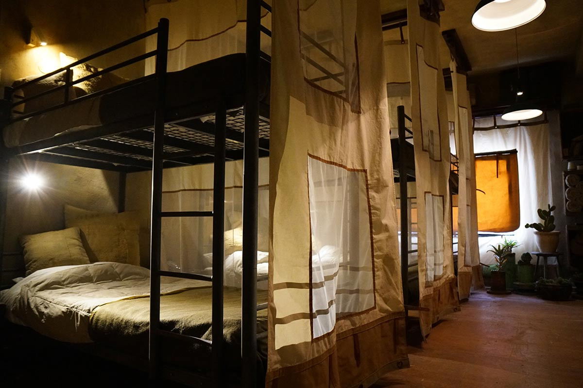Shared room outfitted like an Israeli military barracks. Photo: banksy.co.uk Shared room outfitted like an Israeli military barracks. Photo: banksy.co.uk