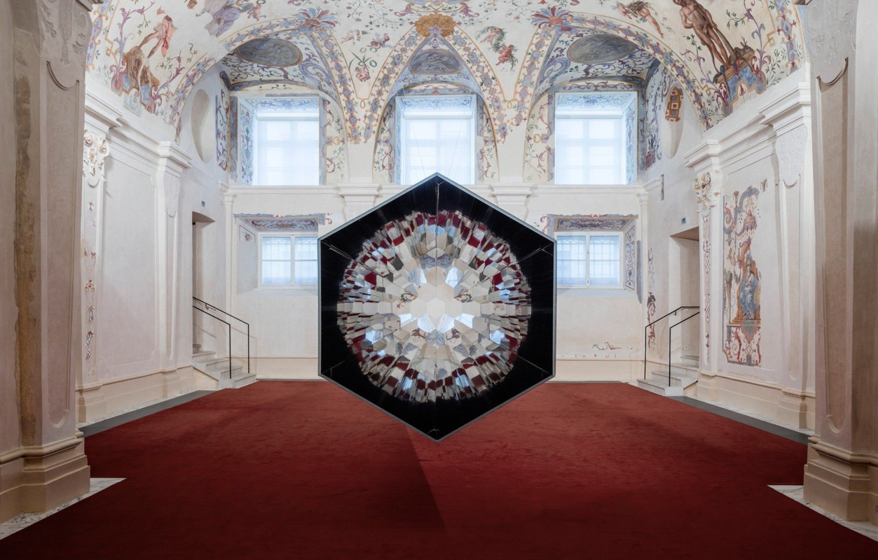 Baroque Baroque: иллюзии Олафура Элиассона в роскошном дворце в Вене Baroque Baroque: иллюзии Олафура Элиассона в роскошном дворце в Вене