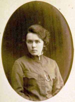 Анна Дитерихс. 1883. Источник
По утверждению Анны Чертковой, диплом об окончании Бестужевских курс Анна Дитерихс. 1883. Источник
По утверждению Анны Чертковой, диплом об окончании Бестужевских курс
