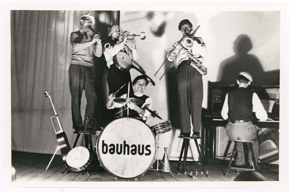 Баухаус-бэнд в 1930 году. Источник: Bauhaus-Archiv Berlin / The Art Newspaper Баухаус-бэнд в 1930 году. Источник: Bauhaus-Archiv Berlin / The Art Newspaper