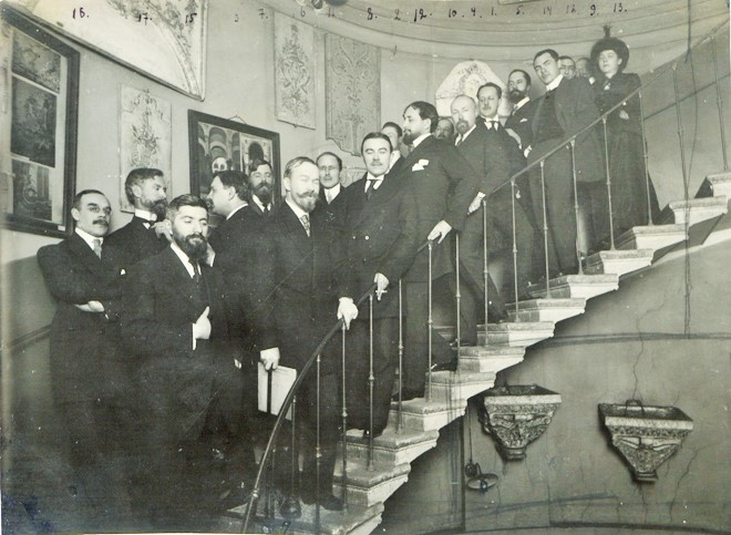 Коллективный фотопортрет мирискусников в 1914 году. Фото: arzamas. academy Коллективный фотопортрет мирискусников в 1914 году. Фото: arzamas. academy