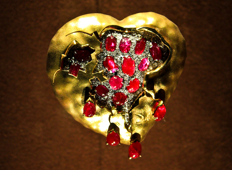 Salvador Dalí, Carlos Alemany "The Pomegranate Heart", 1949, gold, diamonds, rubies Salvador Dalí, Carlos Alemany "The Pomegranate Heart", 1949, gold, diamonds, rubies
