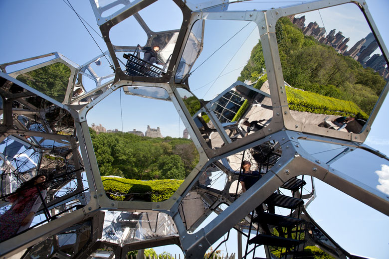 Tomás Saraceno. Installation on the roof of the Metropolitan Museum, New York, USA. Photo: Camilo Br Tomás Saraceno. Installation on the roof of the Metropolitan Museum, New York, USA. Photo: Camilo Br