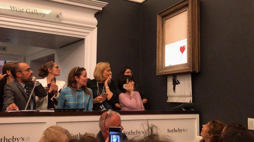 The moment of self-destruction of the canvas "Girl with a balloon." Source: Instagram Banksy The moment of self-destruction of the canvas "Girl with a balloon." Source: Instagram Banksy