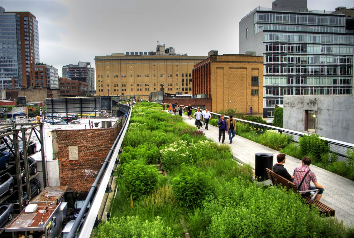 High foto. Постиндустриальный парк High line. Manhattan High line Park отель. Хай-лайн: парк, парящий над землей. High line Park ребрендинг.