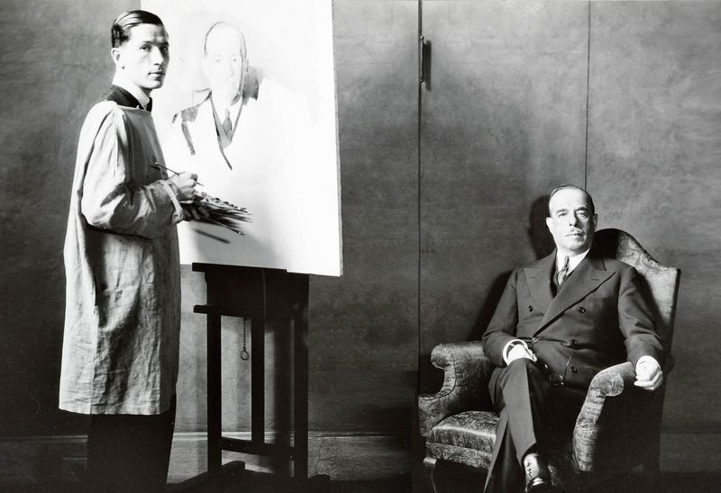 Джозеф Дювен позирует художнику, 1933. Источник фото Джозеф Дювен позирует художнику, 1933. Источник фото
