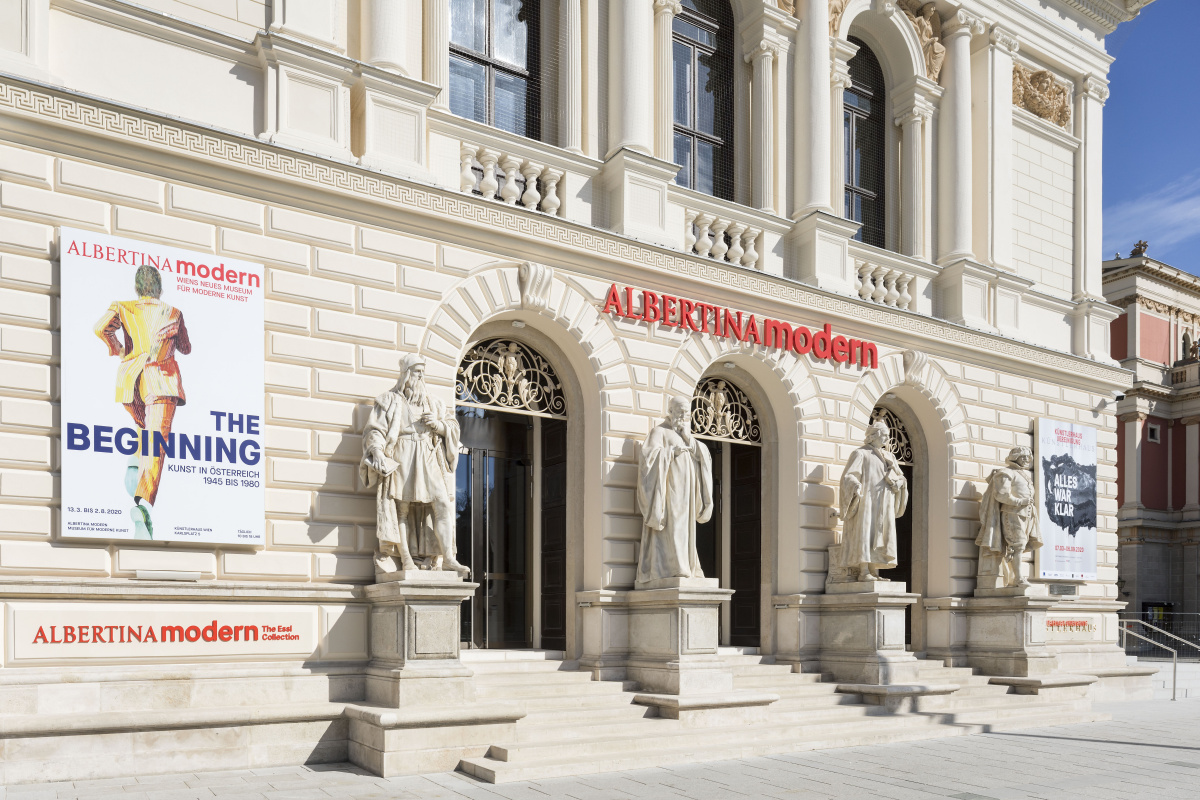 Office albertina. Альбертина Модерн Вена. Альбертина Модерн внутри. Альбертино одежда.